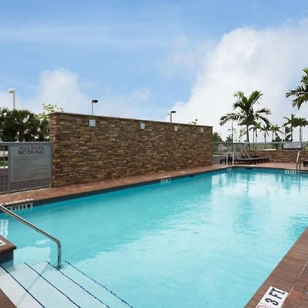 Fairfield Inn & Suites By Marriott Fort Lauderdale Pembroke Pines Esterno foto