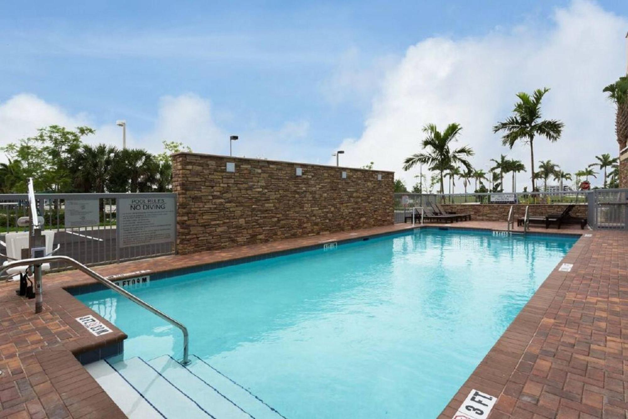 Fairfield Inn & Suites By Marriott Fort Lauderdale Pembroke Pines Esterno foto